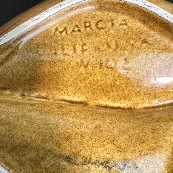 Vintage Marcia of California mid-century modern ashtray. Gold, orange and white. - Picture 5 of 5